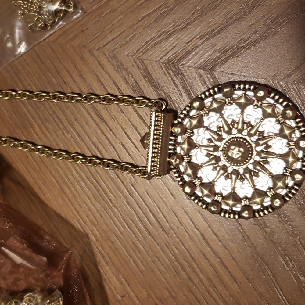 Necklace - Picture 2 of 4